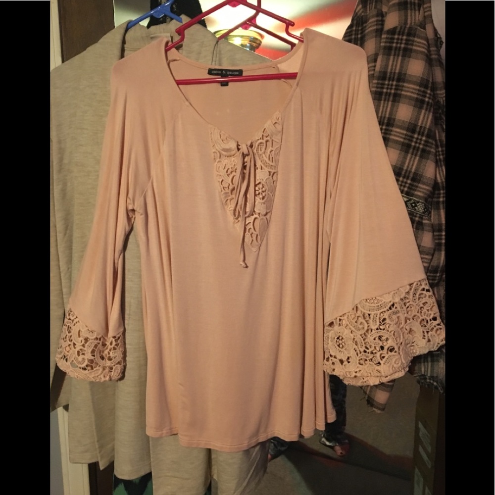 Beautiful blouse crotchet detail Cable and Gage L